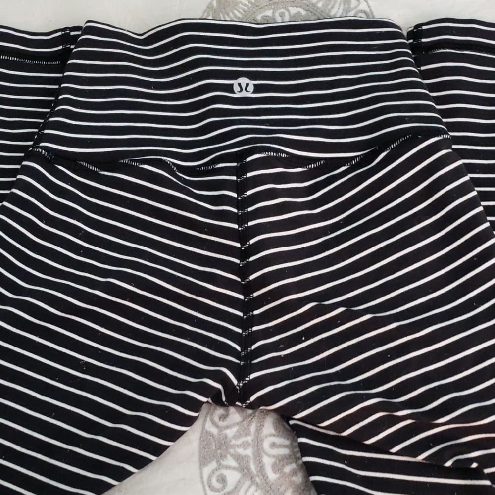 Lululemon Wunder Under striped leggings!
